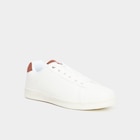 Tennis basses à lacets marron clair homme en promo chez La Halle Tennis basses à lacets marron clair homme dans le catalogue La Halle