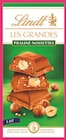 Tablette de chocolat Les Grandes Lait Praliné Noisettes - Lindt en promo chez Intermarché Tablette de chocolat Les Grandes Lait Praliné Noisettes - Lindt dans le catalogue Intermarché