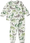 Schlafanzug Pro Climate mit Dino-Muster, grün, Gr. 110/116 bei dm-drogerie markt im Prospekt "" für 15,90 €