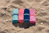 serviette de plage microfibre actuel - ACTUEL en promo chez Auchan Hypermarché serviette de plage microfibre actuel - ACTUEL dans le catalogue Auchan Hypermarché