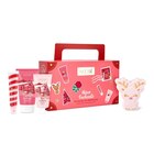 Hiver Enchanté - Ma Valise aux Merveilles Coffret soins parfum rose & baies givrées - Nocibé - Nocibé à Nancy Hiver Enchanté - Ma Valise aux Merveilles Coffret soins parfum rose & baies givrées - Nocibé en promo chez Nocibé Nancy à 17,95 €