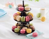 Macarons avec présentoir Tour Eiffel en promo chez U Express Macarons avec présentoir Tour Eiffel dans le catalogue U Express