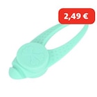 Promo AniOne Clignotant en silicone turquoise à 2,49 € dans le catalogue Maxi Zoo à Le Vieil-Évreux
