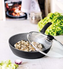 Schmorpfanne von Ballarini bei porta Möbel Schmorpfanne von Ballarini für 39,95 € bei porta Möbel im Prospekt "porta! Dinner with Friends. Klassiker & Trends für Ihren Esstisch!"