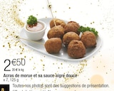 Acras de morue et sa sauce aigre douce en promo chez Carrefour Villeneuve-d'Ascq à 2,50 €