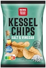 REWE Taunusstein - Kesselchips Salt & Vinegar Angebot im Prospekt Kesselchips Salt & Vinegar bei REWE im Taunusstein Prospekt für 1,49 €