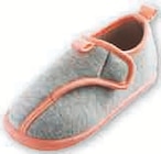 Chaussons à Velcro Enfant en promo chez Hyper U Chaussons à Velcro Enfant dans le catalogue Hyper U