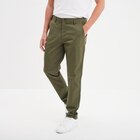 Pantalon chino droit stretch vert kaki homme dans le catalogue La Halle