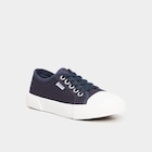 Tennis basses en toile bleu marine garçon en promo chez La Halle Tennis basses en toile bleu marine garçon dans le catalogue La Halle