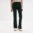 Pantalon bootcut effet velours coton vert foncé femme en promo chez La Halle Orléans à 20,99 €