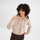 Sweat zippé à capuche court sable femme en promo chez La Halle Sweat zippé à capuche court sable femme dans le catalogue La Halle