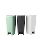 Poubelle de cuisine 40 L - BRABANTIA en promo à 34,39 € chez Carrefour Poubelle de cuisine 40 L - BRABANTIA dans le catalogue Carrefour