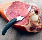 Promo Jambon cru avec os à 40,00 € dans le catalogue Intermarché Super à Lussac-les-Châteaux