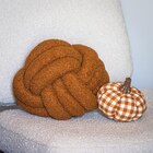 Coussin nAud bouclette d30cm mar à 11,99 € dans le catalogue B&M