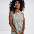 Blouse broderie anglaise sans manches vert clair femme en promo chez La Halle Blouse broderie anglaise sans manches vert clair femme dans le catalogue La Halle