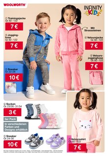 Schuhe im Woolworth Prospekt "Aktuelle Angebote" mit 51 Seiten (Dresden)