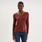 T-shirt col en V manches longues coton bordeaux femme en promo chez La Halle T-shirt col en V manches longues coton bordeaux femme dans le catalogue La Halle