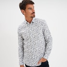Promo Chemise ajustée manches longues ecru homme à 15,00 € dans le catalogue La Halle à Kervignac