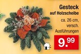 Gesteck auf Holzscheibe für 9,99 € bei Zimmermann im Angebot Gesteck auf Holzscheibe im aktuellen Zimmermann Prospekt
