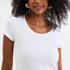 Promo T-shirt coton col rond manches courtes blanc femme à 3,99 € dans le catalogue La Halle à Saint-Aubin-lès-Elbeuf