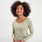 Promo T-shirt manches longues vert kaki femme à 4,89 € dans le catalogue La Halle à Nice