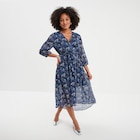 Robe midi col cache-coeur fluide bleu femme - La Halle à Saint-Étienne Robe midi col cache-coeur fluide bleu femme en promo chez La Halle Saint-Étienne à 10,79 €