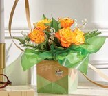 BOUQUET BULLE 7 BRINS MUGUET ET 5 ROSES AVEC FEUILLAGE DANS UN SAC en promo chez Intermarché Nancy à 12,99 €