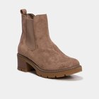 Boots chelsea à talons taupe femme - La Halle à Le Havre Boots chelsea à talons taupe femme en promo chez La Halle Le Havre à 34,99 €