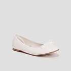 Ballerines avec noeuds blanc fille - LH en promo chez La Halle Ballerines avec noeuds blanc fille - LH dans le catalogue La Halle