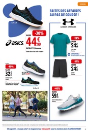 Offre Chaussures Running dans le catalogue Intersport du moment à la page 13
