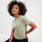 La Halle Marseille - Promo T-shirt col rond manches courtes coton vert kaki femme Promo T-shirt col rond manches courtes coton vert kaki femme à 4,99 € dans le catalogue La Halle à Marseille
