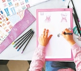 ATELIER STYLISTE AVEC TABLETTE LUMINEUSE 7 ans - JouéClub ATELIER STYLISTE AVEC TABLETTE LUMINEUSE 7 ans à 39,99 € dans le catalogue JouéClub