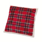 Plüsch-Dekokissen im Tchibo im Supermarkt Prospekt Plüsch-Dekokissen von im aktuellen Tchibo im Supermarkt Prospekt für 14,99 €