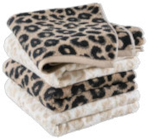 Handtuecher im XXXLutz Möbelhäuser Prospekt Gästetuch-Set von Dieter Knoll im aktuellen XXXLutz Möbelhäuser Prospekt für 6,99 €