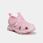 Sandales à scratchs rose bébé fille dans le catalogue La Halle