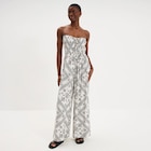 Promo Combinaison pantalon bustier fluide blanc femme à 20,99 € dans le catalogue La Halle à Bron