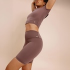 Short cycliste de sport taille haute mauve femme en promo chez La Halle Short cycliste de sport taille haute mauve femme dans le catalogue La Halle