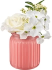 Glasvase mit Blumenarrangement, rosa/weiß bei dm-drogerie markt im Duisburg Prospekt für 4,25 €