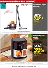 Offre Dyson dans le catalogue Carrefour du moment à la page 67