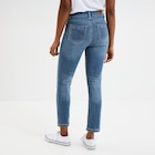 Promo Jean stretch slim 7/8 ème denim stone femme à 29,99 € dans le catalogue La Halle à Saint-Aubin-lès-Elbeuf