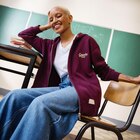 Sweat zippé à capuche bordeaux femme dans le catalogue La Halle