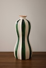 Vase étroit rayé 13x33cm en faïence - Monoprix Margaret Vase étroit rayé 13x33cm en faïence à 25,19 € dans le catalogue Monoprix Margaret
