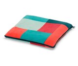 Aktuelles 2-in-1-Decke-und-Kissen Angebot bei Tchibo in Koblenz ab 14,99 €