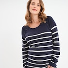 Pull boutonné allaitement blanc femme maternité en promo chez La Halle Pull boutonné allaitement blanc femme maternité dans le catalogue La Halle