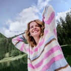 Pull col en V manches longues ecru femme en promo chez La Halle Pull col en V manches longues ecru femme dans le catalogue La Halle