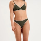 Bas de maillot de bain vert kaki femme en promo chez La Halle Bas de maillot de bain vert kaki femme dans le catalogue La Halle