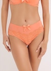Panty mit floraler Spitze in softpapaya von bonprix im aktuellen bonprix. Prospekt für 8,99 €