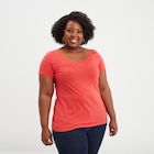 La Halle Perpignan - Promo T-shirt col en V manches courtes coton rouge femme grande taille Promo T-shirt col en V manches courtes coton rouge femme grande taille à 6,99 € dans le catalogue La Halle à Perpignan