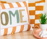 B&M Savigny-le-Temple - Promo Coussin tufté HOME Promo Coussin tufté HOME à 6,99 € dans le catalogue B&M à Savigny-le-Temple