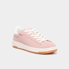 Promo Tennis basses à lacets rose femme à 27,99 € dans le catalogue La Halle à Nevers